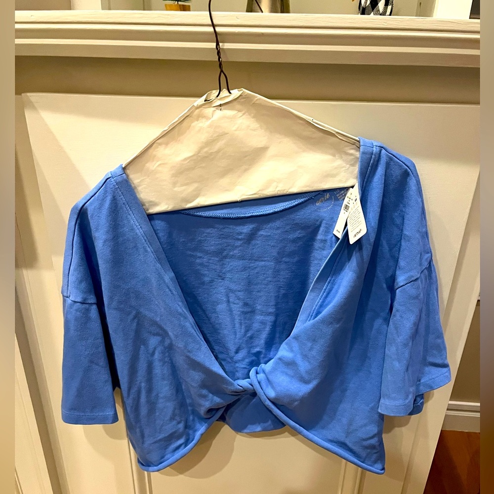 Aerie short sleeve crop top. Size L. Color is blue. New with tags!! Never worn!!